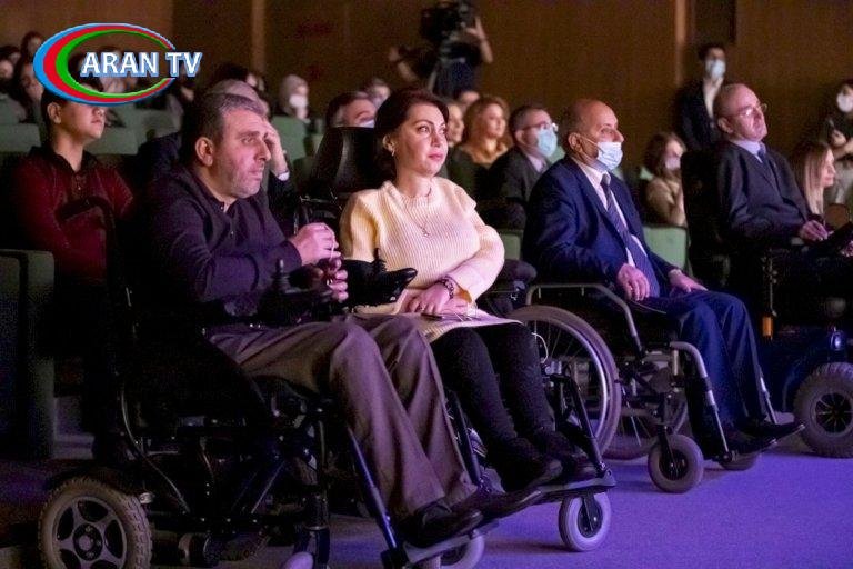 DOST İnklüziv İnkişaf və Yaradıcılıq Mərkəzində “Solğun sevgilər” tamaşasının təqdimatı oldu