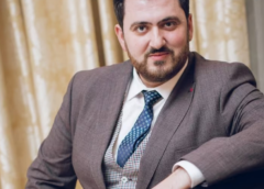 “Həyat yoldaşım qadınlarla duet oxumağa icazə vermir”