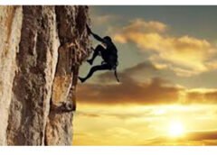 Yəmənli alpinist vulkan kraterinə yıxılaraq ölüb