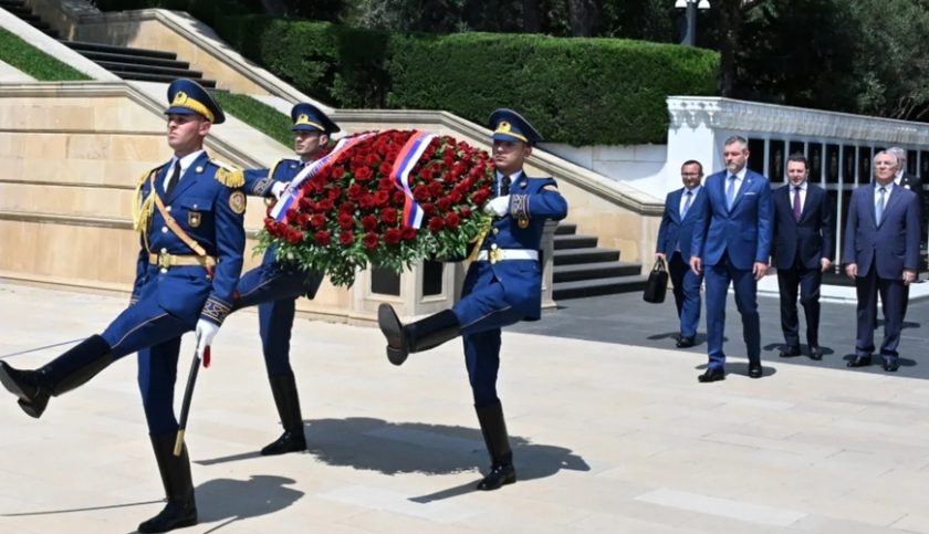 Slovakiya Prezidenti Bakıda şəhidlərin xatirəsini andı – FOTOLAR
