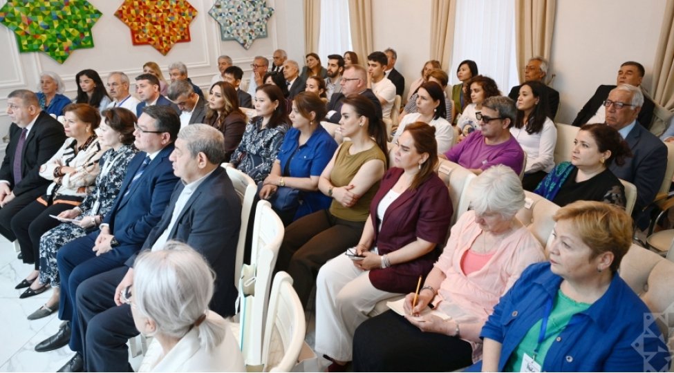Azərbaycan oxucularına Birinci Türkoloji Qurultaya həsr olunmuş monoqrafiya təqdim edilib