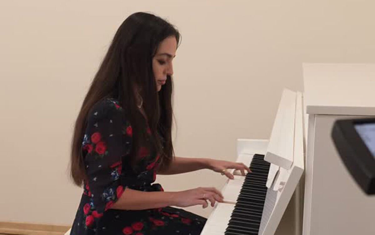 Leyla Əliyeva pianoda bu mahnını ifa etdi – VİDEO