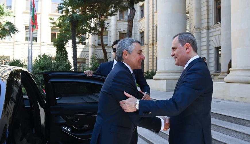 Ceyhun Bayramov İqnazio Kassisi qarşıladı