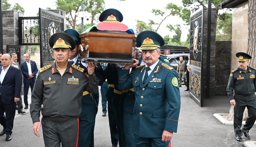Zakir Həsənovla Elçin Quliyev generalın dəfnində – Fotolar