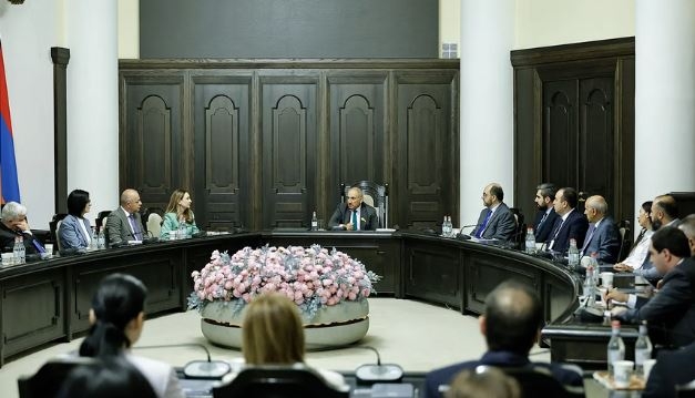 Hikmət Hacıyevin İrəvana “ev tapşırığı” xatırlatması – Paşinyan hökuməti üçün gerisayım başladı
