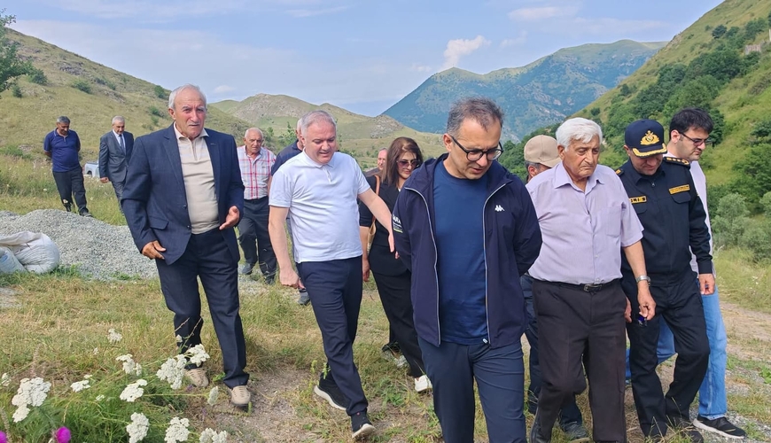 Kəlbəcərdə qəbiristanlıqlara baxış keçirilib