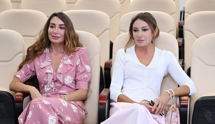 Mehriban Əliyeva qızları ilə açılışda – FOTOLAR