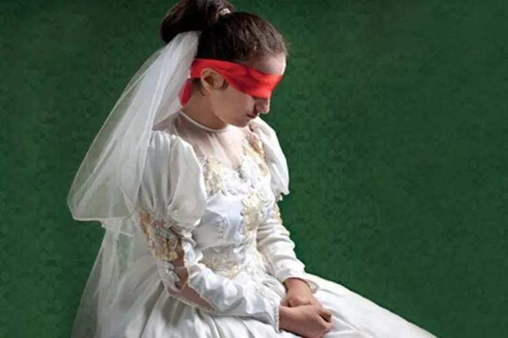 17 yaşlı qıza nişan mərasimi keçirildi, valideynləri polisə dəvət olundu