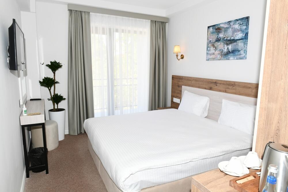 Qonaq da az, gəlir də – Azərbaycanda hotellər niyə boş qalıb?