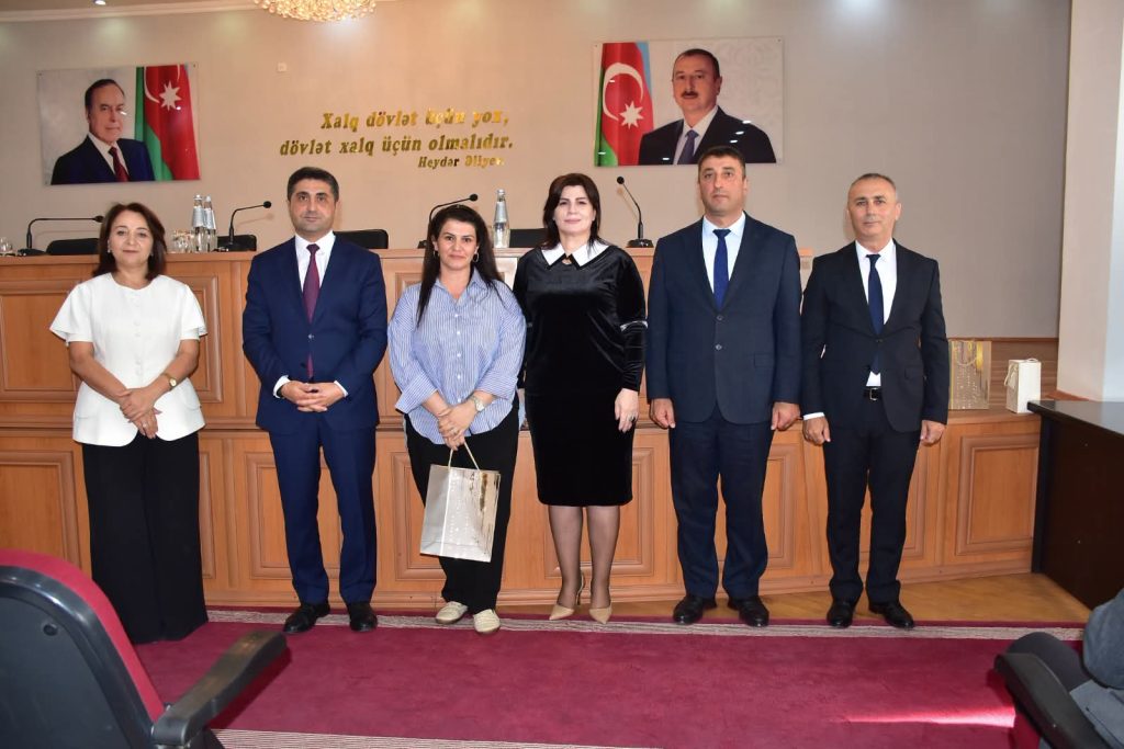 Qax Rayon İcra Hakimiyyətində təhsil sahəsində yüksək nəticələr əldə edən, respublika, beynəlxalq səviyyəli olimpiada və müsabiqələrdə uğur qazanan şagird və məzunlarla görüş keçirilib.