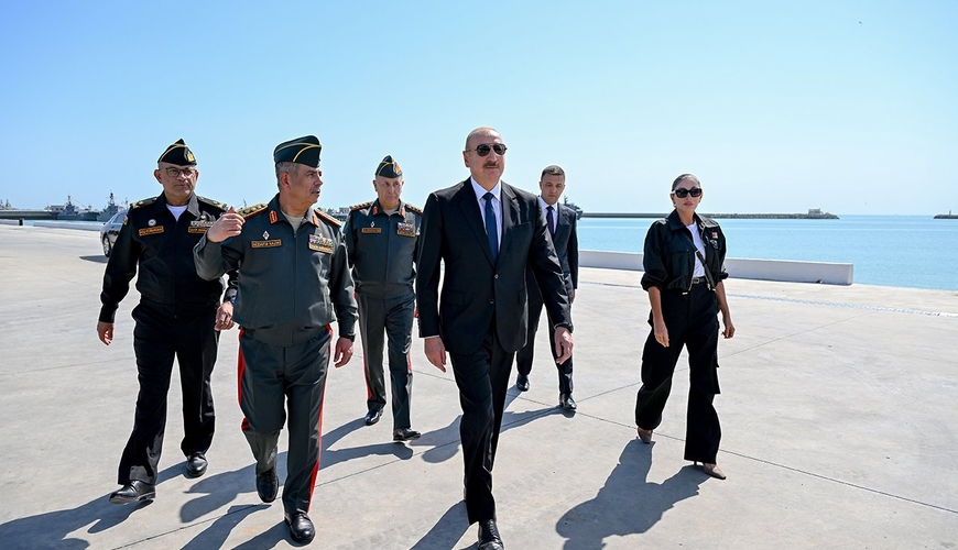Prezident Hərbi Dəniz Qüvvələrində olub – FOTOLAR