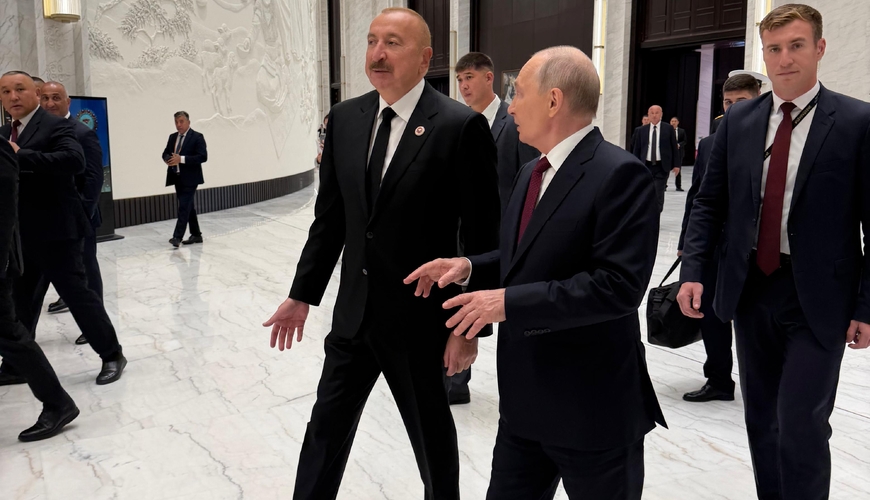 İlham Əliyev Putinlə ayaqüstü görüşdü – FOTOLAR