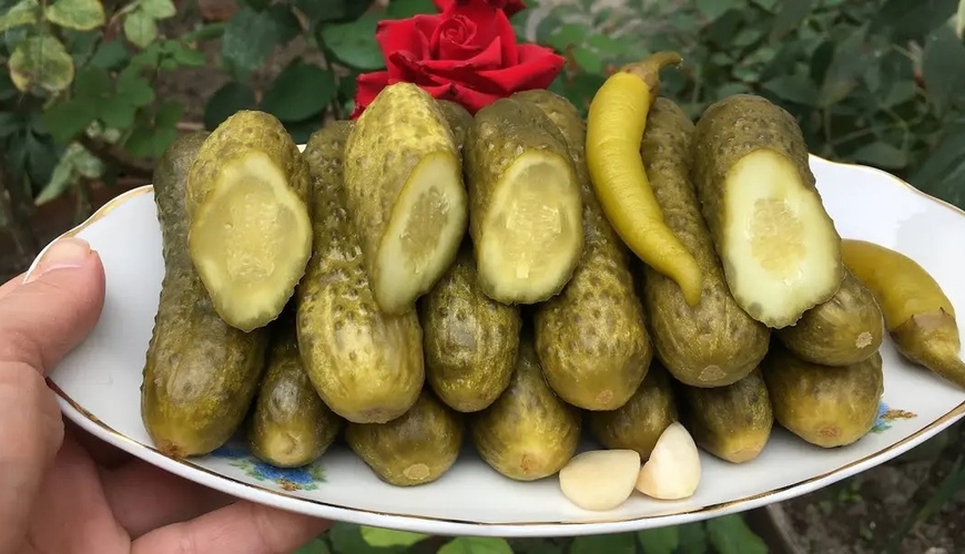 Xiyar turşusundan milçək çıxdı: AQTA araşdırmaya başladı
