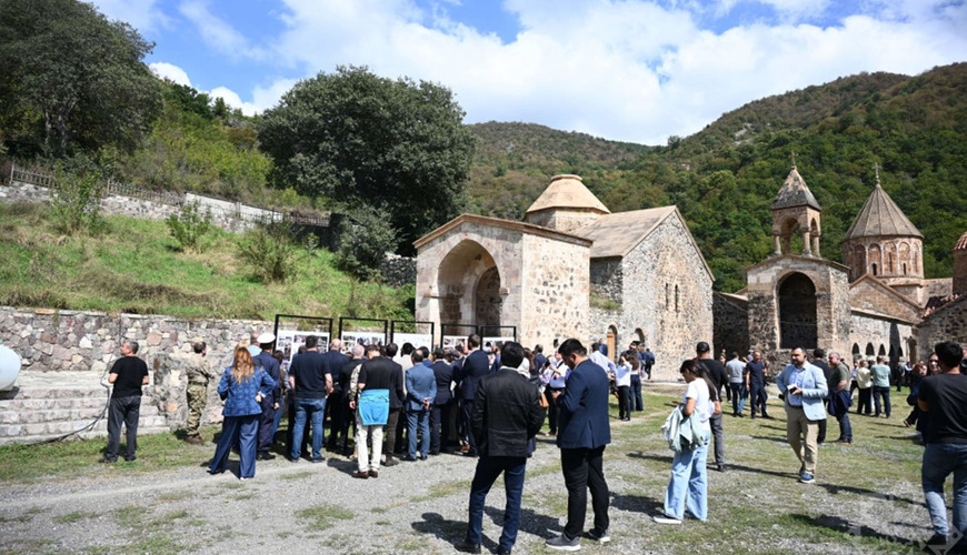 Diplomatlar Xudavəng monastır kompleksində – VİDEOFOTO