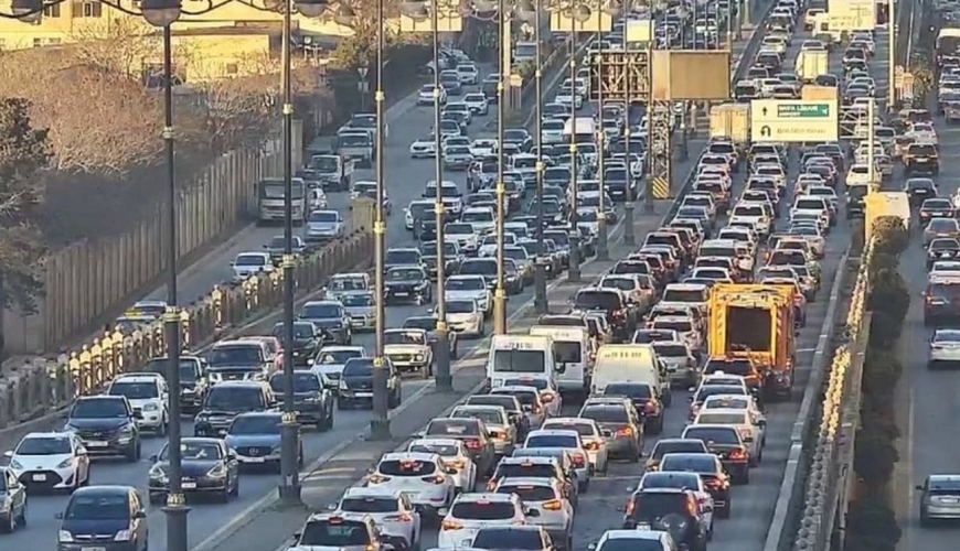 “Yol getmək işgəncəyə çevrilib” – Bakı sakinləri tıxacdan danışır