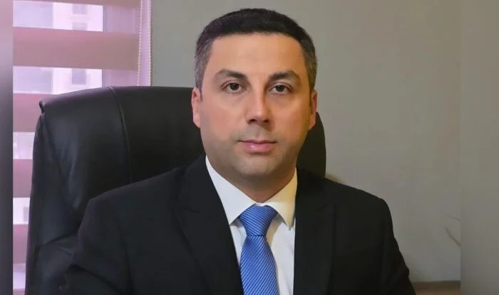 Əli Vəliyev təhqirə görə cəzalandırıldı: 9 ay…