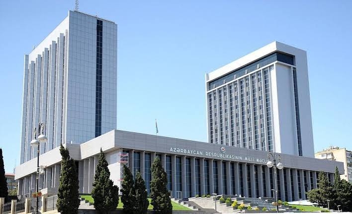 Parlamentin payız sessiyası başlayır – deputatlar bu məsələləri müzakirə edəcəklər
