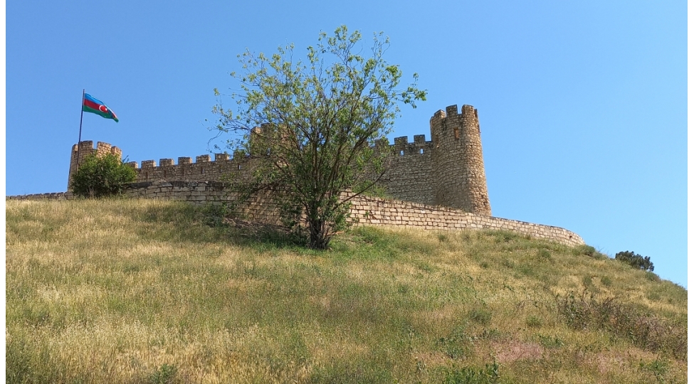 Şahbulaq qalası gözəl turizm məkanıdır