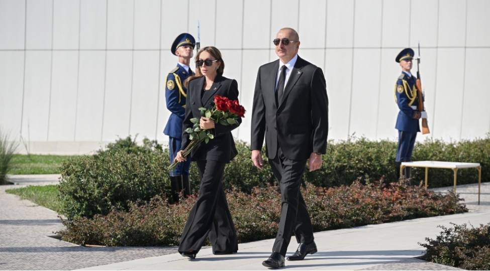 Prezident İlham Əliyev Anım Günü ilə əlaqədar Bakıdakı Zəfər parkında olub FOTO