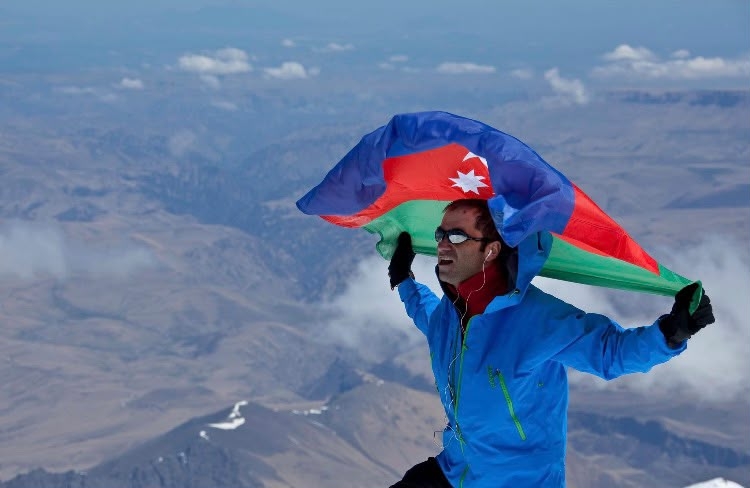 Azərbaycanlı alpinist yer kürəsinin 7-ci ən hündür dağının fəthinə hazırlaşır – Foto