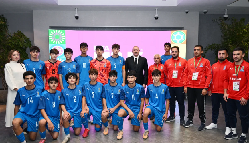 Prezident ailəsi ilə FIFA U-15 dünya çempionatının açılış mərasimini izlədi – VİDEO